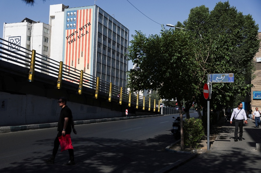 Iran seeks funds as US talks edge to interim deal, sources say