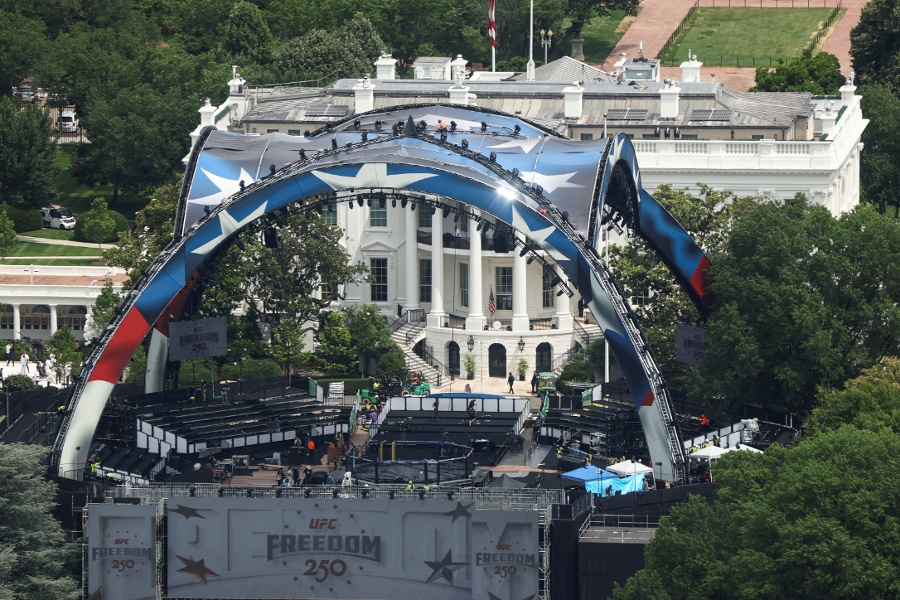 Trump s grand sporting season begins with UFC fights on White House lawn
