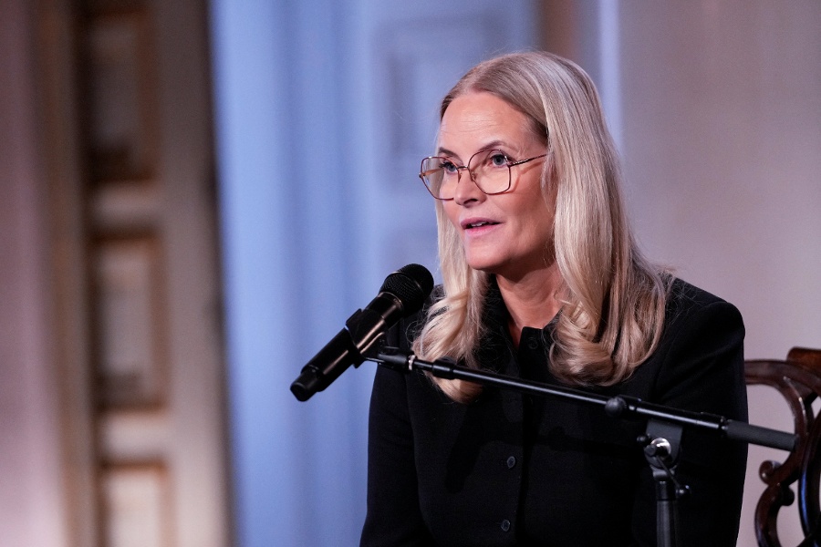 Norway s crown princess undergoes successful lung transplant, palace says