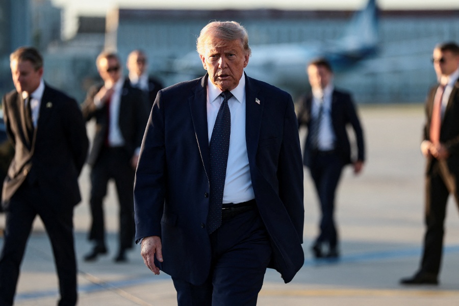Trump signs memo aimed at ending Iran war, White House official says
