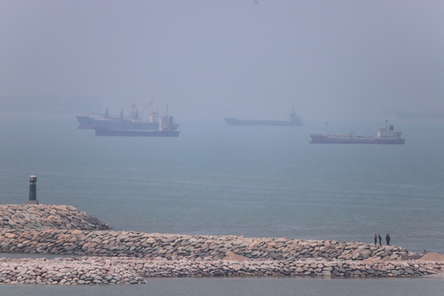 Three Saudi-flagged supertankers sail through Hormuz after Iran deal signed, data shows