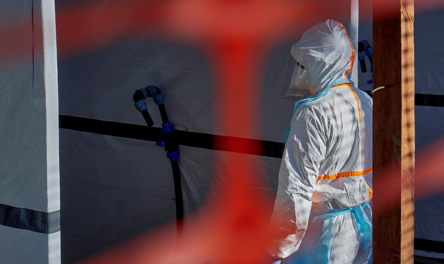 Health officials oppose US plan to treat Ebola-exposed Americans overseas