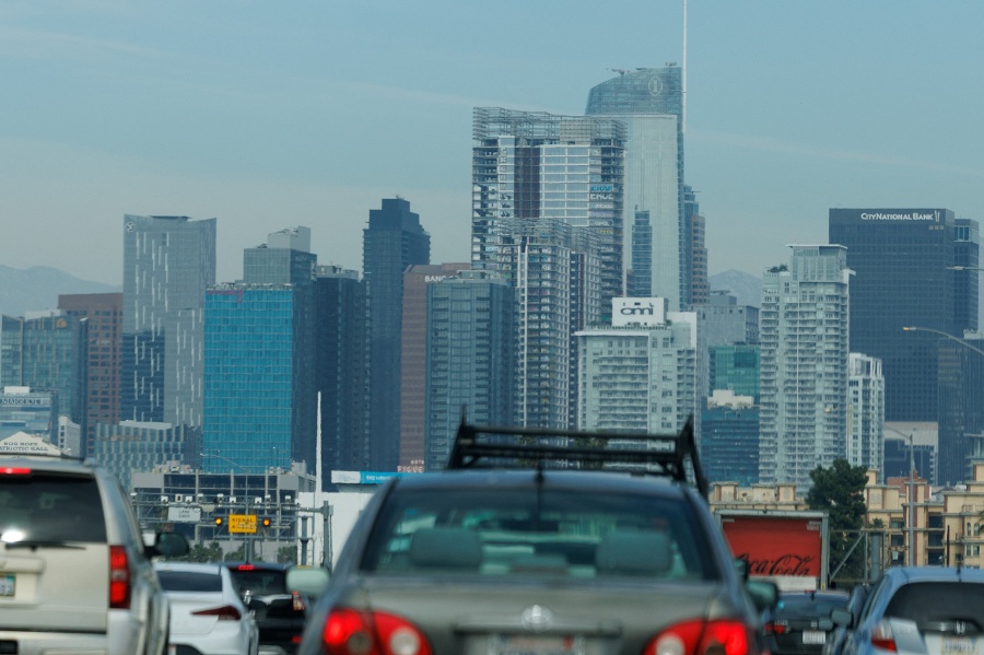 Automakers could halt car sales in California without delay in vehicle tracking law