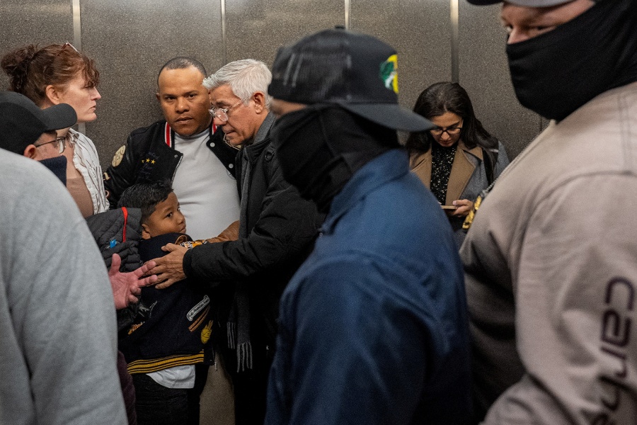US judge vacates Trump immigration courthouse arrest policies