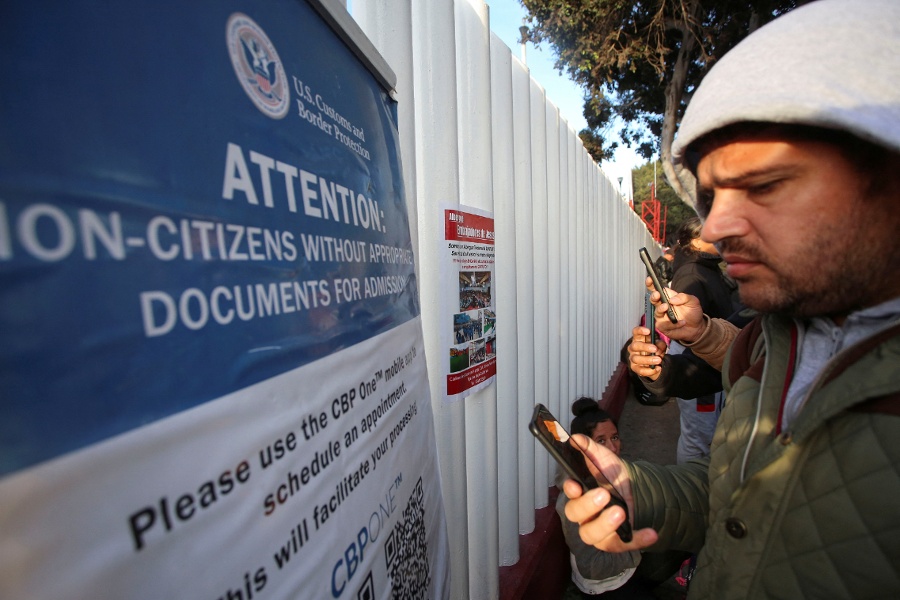 US Supreme Court sides with Trump in asylum-processing case