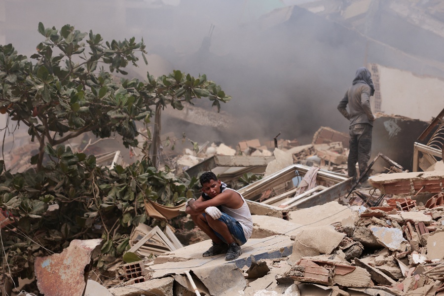 Rescuers comb Venezuelan quake rubble, thousands reported missing