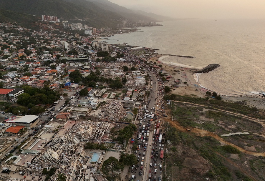 Thirty-three people rescued, thousands still missing after Venezuela quakes