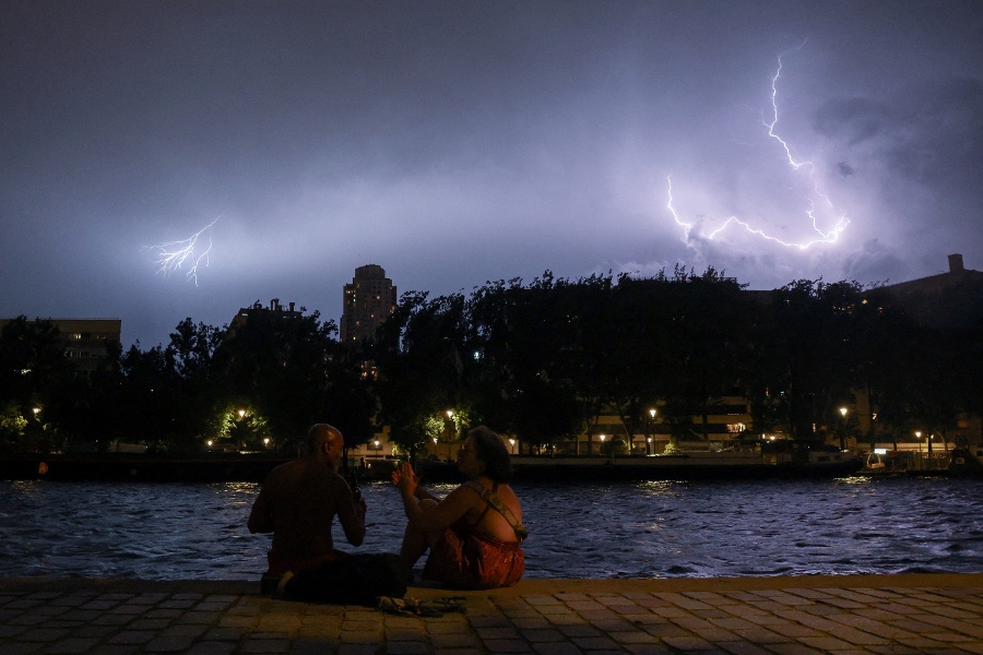 Record heatwave disrupts Europe as France warns death toll to rise