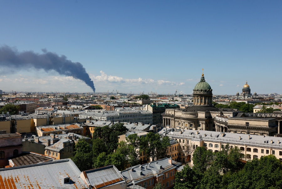 Ukraine strikes oil terminal in St Petersburg as Putin s Davos gets under way