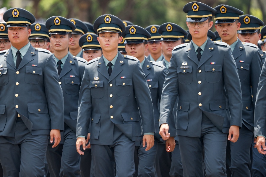 Keep out of China s clutches, Taiwan s president tells military cadets