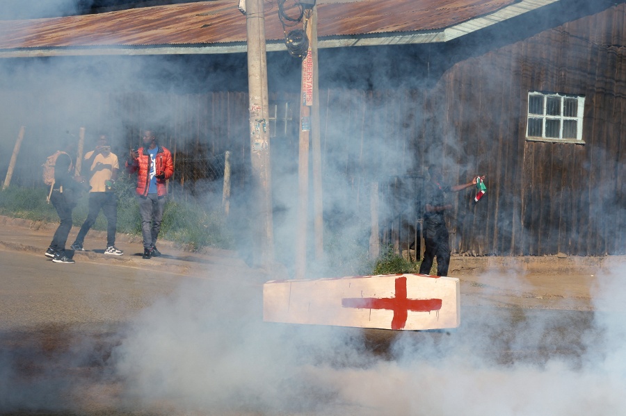 Kenyan police crack down on protest against US Ebola quarantine facility