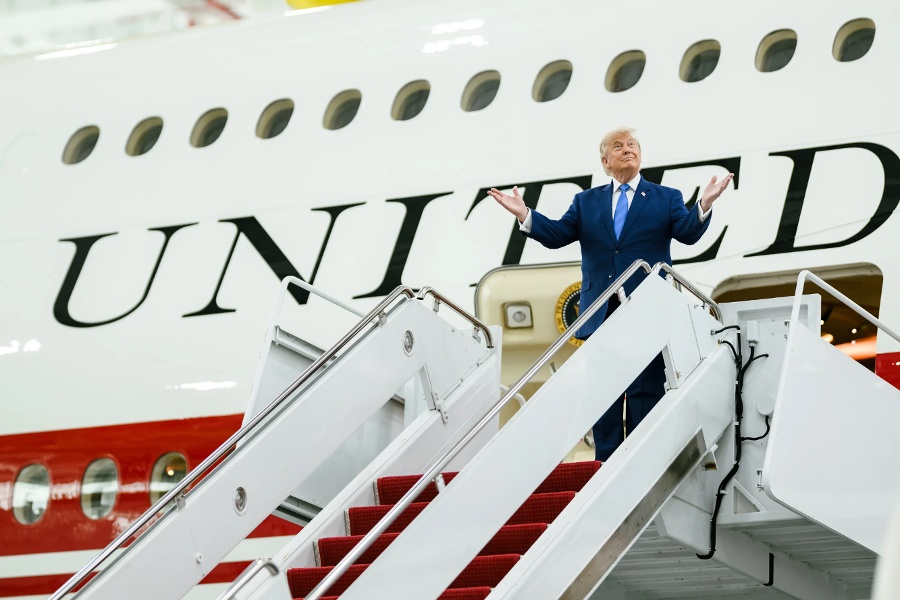 Palm Beach, Florida -- home to Trump s resort -- names its airport after him