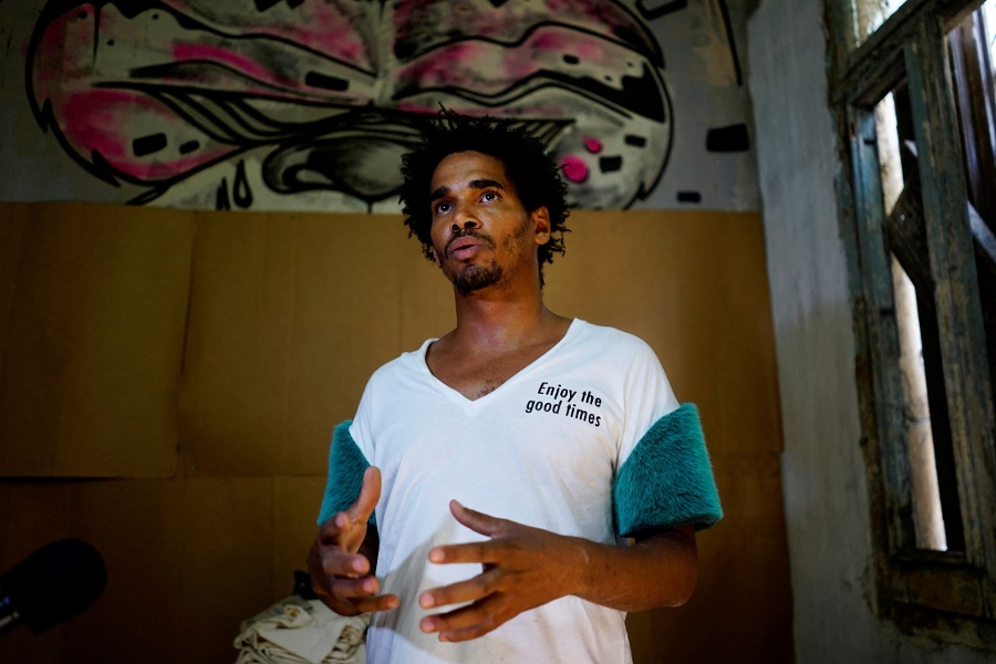 Cuban dissident artist arrives in US after five years in prison, Rubio says