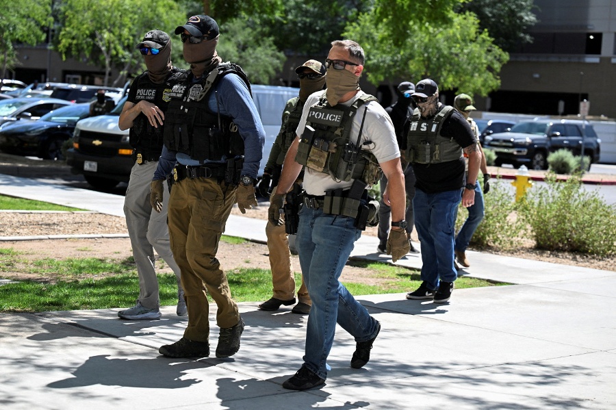 US judge halts Philadelphia s ICE Out ban on masked federal law enforcement agents