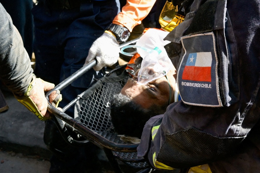 Rescuers pull man alive from Venezuela quake rubble nearly eight days later
