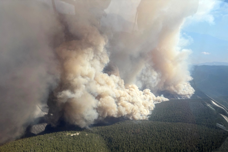 Trump says he told Carney that Canada must get wildfires under control