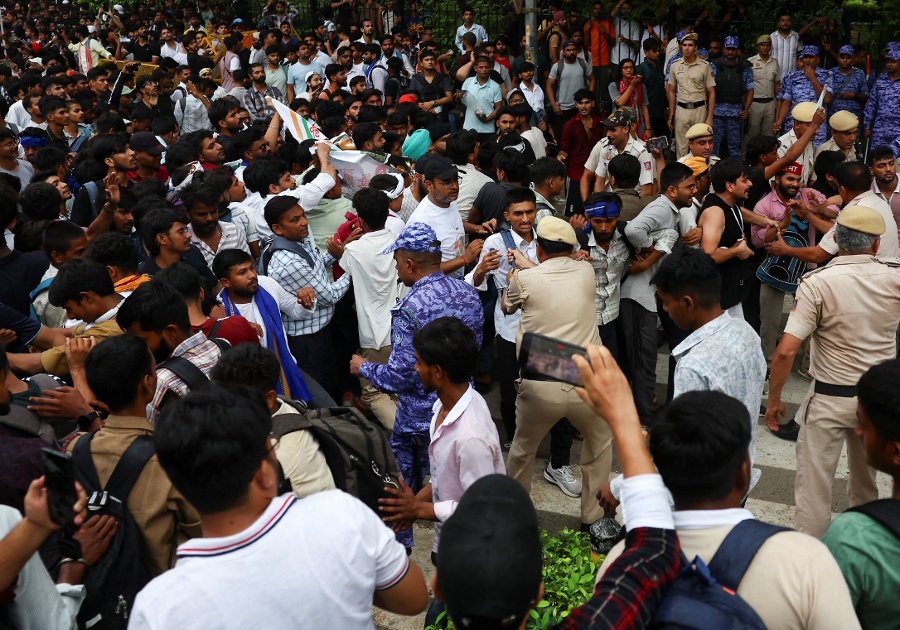 Police cane supporters of India s cockroach movement as thousands gather for march