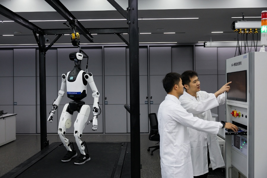 Trump administration bans new Chinese humanoid robots, to protect US AI buildout