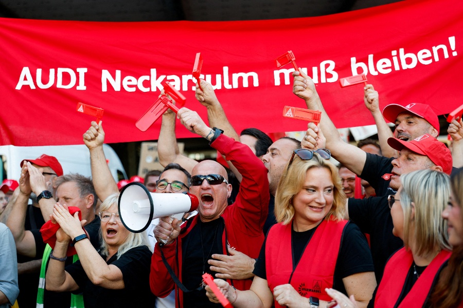 Thousands of Audi workers protest over threatened plant closure