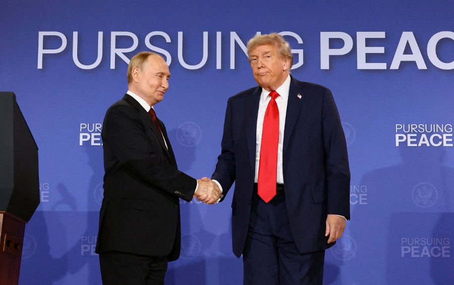 Trump offers to help Putin find deal with Ukraine, also speaks with Zelenskiy