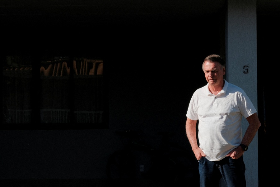 Brazilian police search former President Bolsonaro s home for weapons, Estadao reports