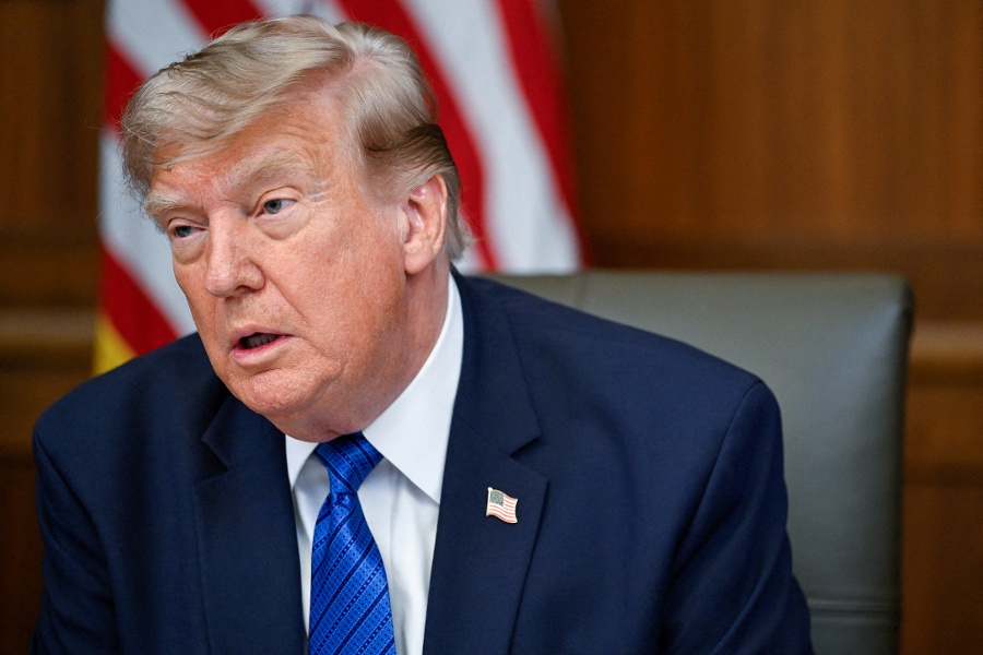 Trump to meet refiners, fuel retailers as Iran war pressures gas prices ahead of midterms, sources say