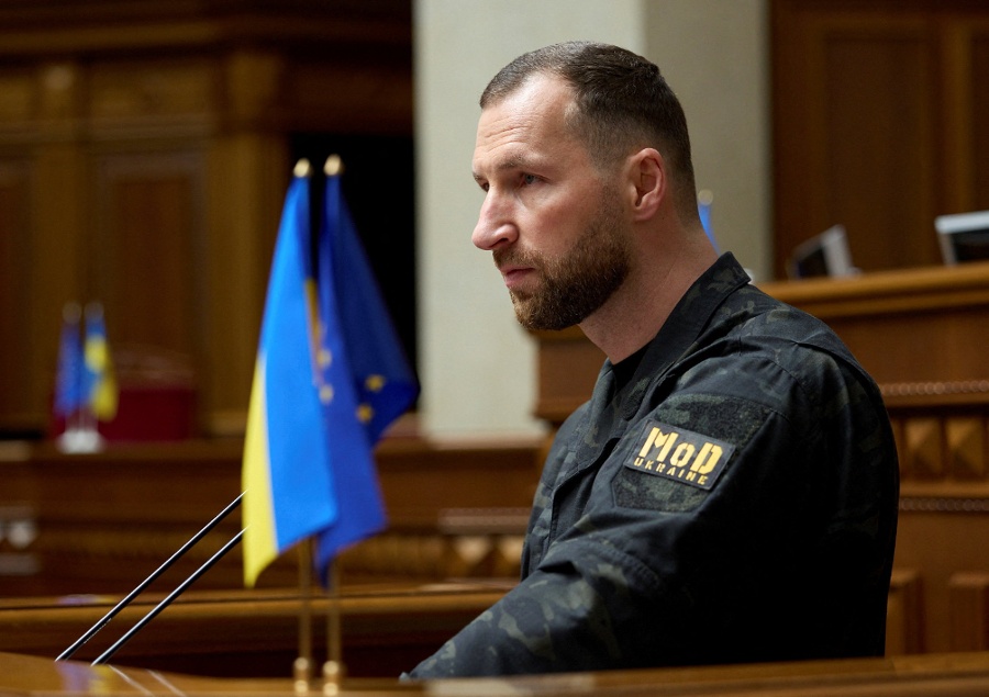 Ukraine defence chief pledges clear war plan to win early loan release